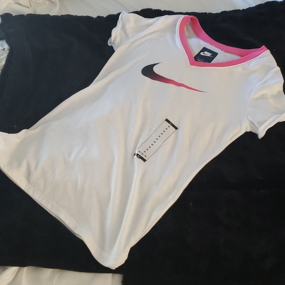 Girls Nike tee
